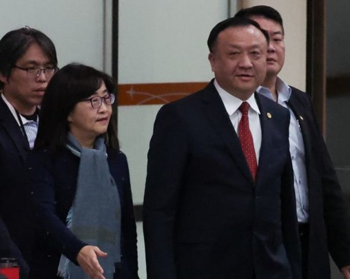 Chinese officials arrive in Taipei for rare visit