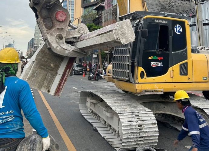 Concrete beam falls onto Rama IV Road, no injuries