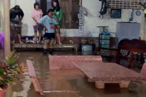 Flash flood catches Chumphon residents off guard