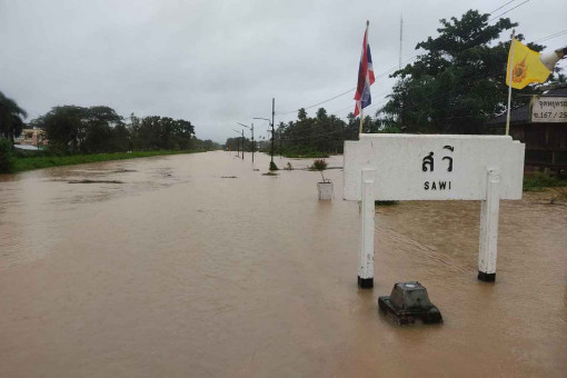 Floods in 4 southern Thai provinces affect bus, train services