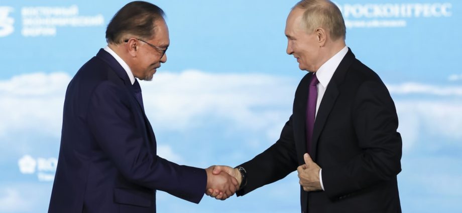 Malaysia deepens economic ties with a Russia shunned over Ukraine invasion