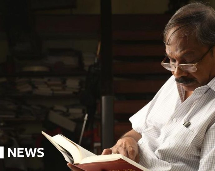 MT Vasudevan Nair: Celebrated Indian author dies at 91