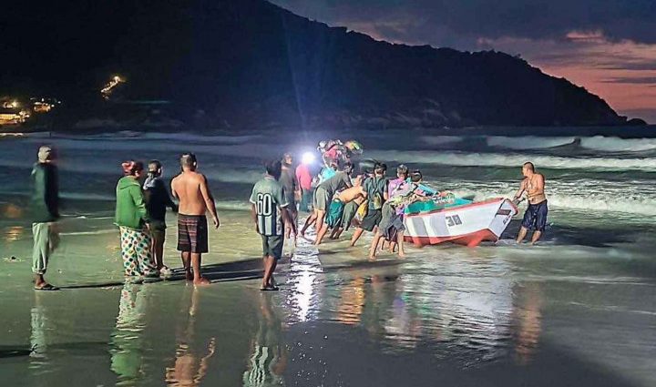 One missing after boat capsizes off Phangnga