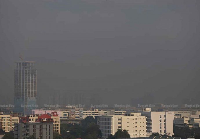 PM2.5 dust crisis drains city economy