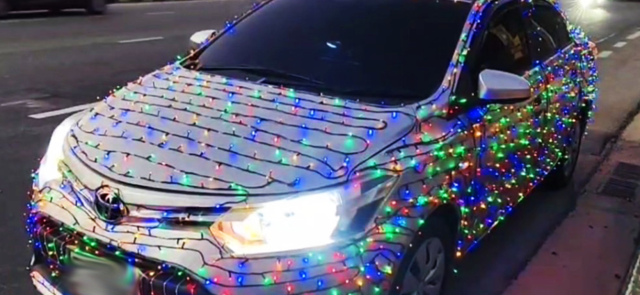 Russian fined for Christmas lights on car