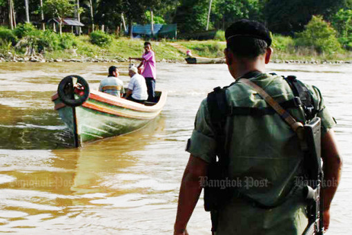 Thai army warns southerners against illegal border crossings