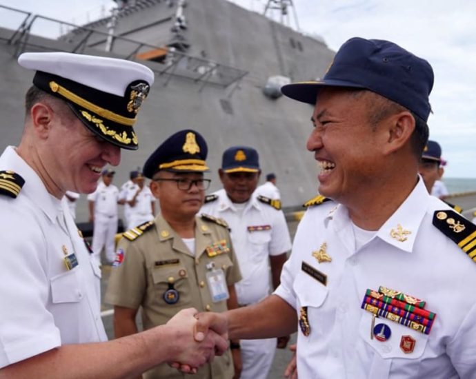 US warship docks in Cambodia amid Chinese-funded naval base concerns