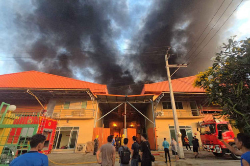 Fire ravages plastic recycling plant near Bangkok