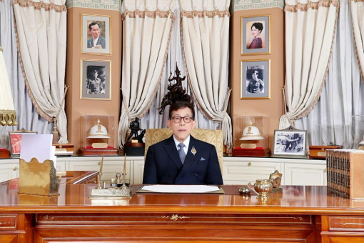 His Majesty urges all Thais to unite, do duty