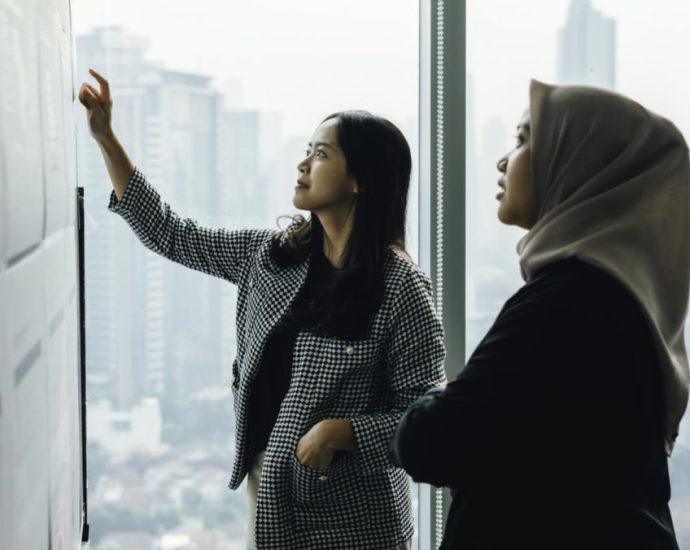 Indonesian ministry rolls out 4-day, 40-hour work week to improve productivity, mental health