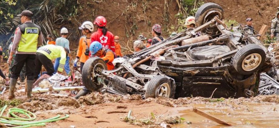 Indonesian rescuers halt evacuation due to bad weather after landslide kills 25
