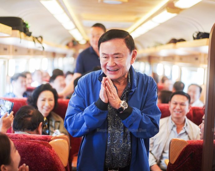 Thaksin to campaign for Salakjit