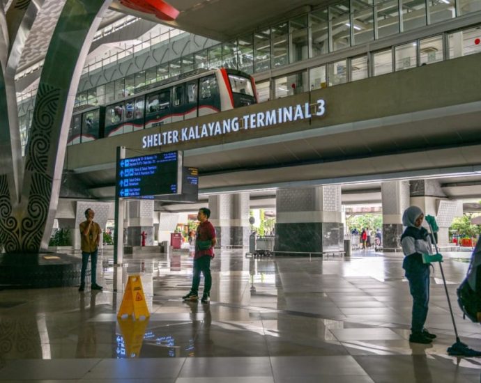 30 immigration officials at Jakarta airport removed from posts for alleged extortion of Chinese visitors