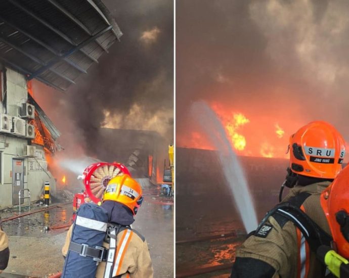 Fire breaks out at Kranji warehouse; public advised to avoid area