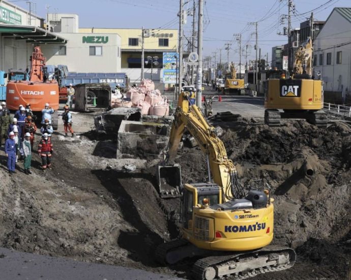 Rescuers build slope to reach man in Japan sinkhole