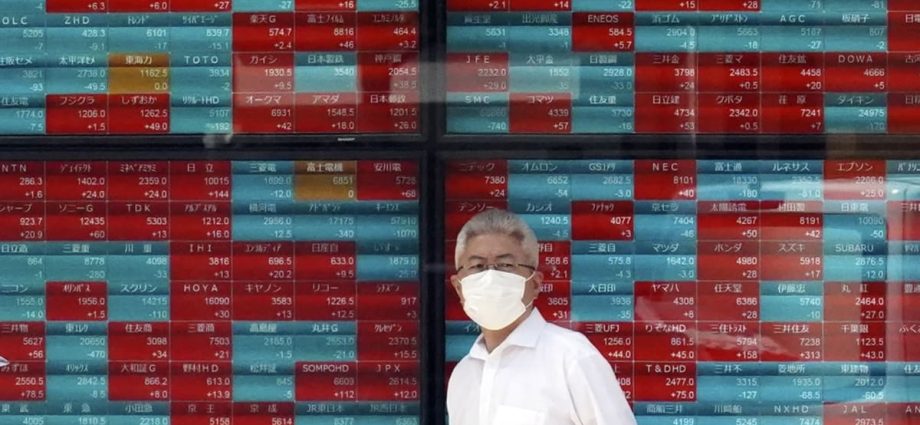 Asia stocks tumble after Trump tariffs