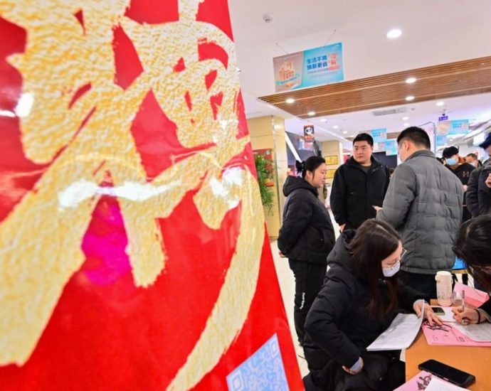 Chinese lawmakers urge action on age discrimination in job market