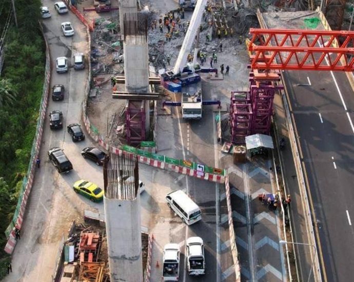 Govt blamed for Rama II construction accidents