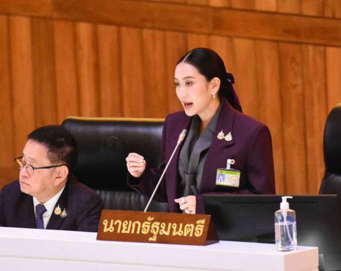 Pheu Thai, PP clash on debate time