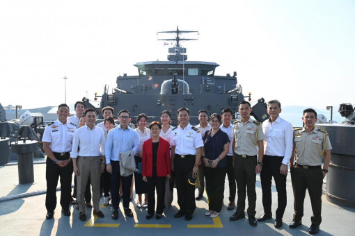 Singapore navy flags 60 years of ties