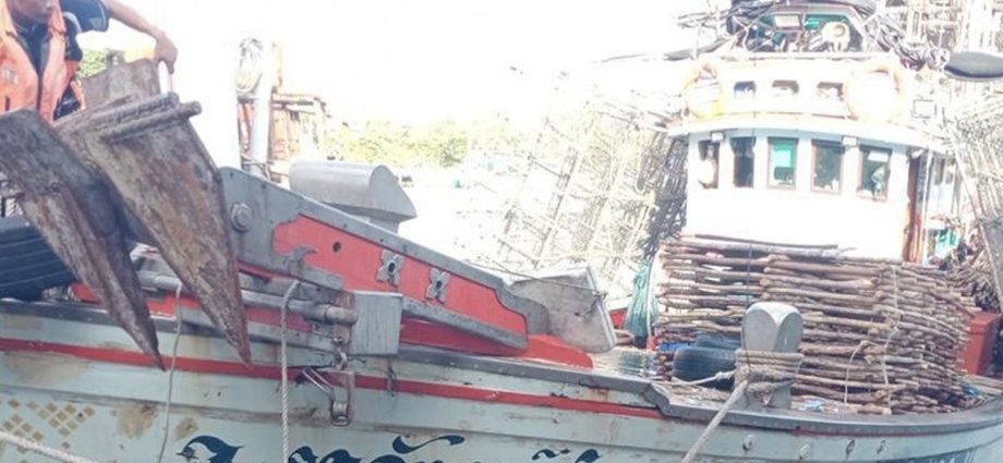 Trawler sunk by collision with ocean liner, crew rescued