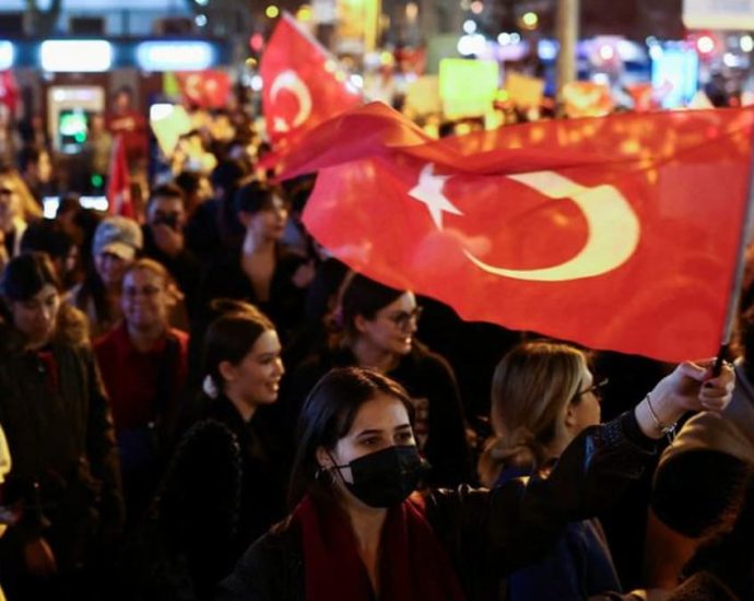 Türkiye detains lawyer for opposition leader Imamoglu amid protest crackdown