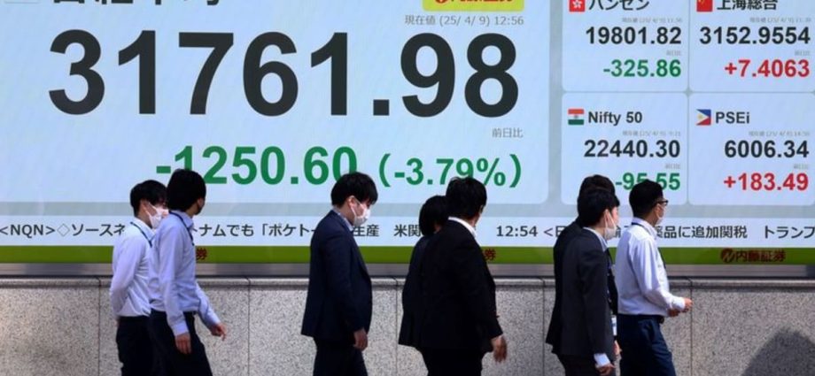 Don’t try to time the market, analysts say as Trump’s tariffs rattle stocks