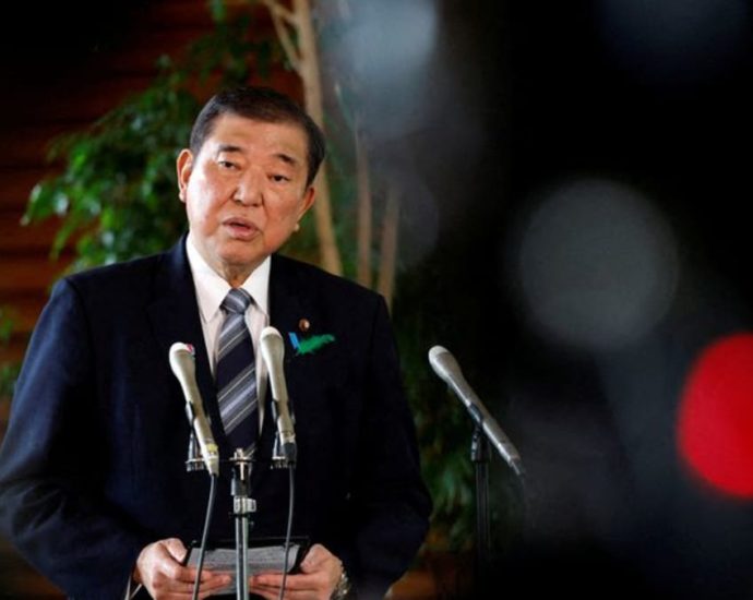 Japan PM goes to Vietnam, the Philippines to talk tariffs