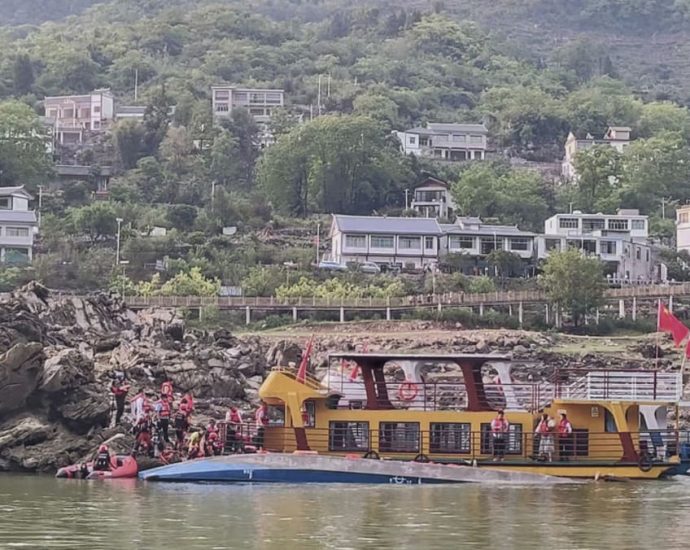 10 dead, dozens hurt after boats capsize in China: Report