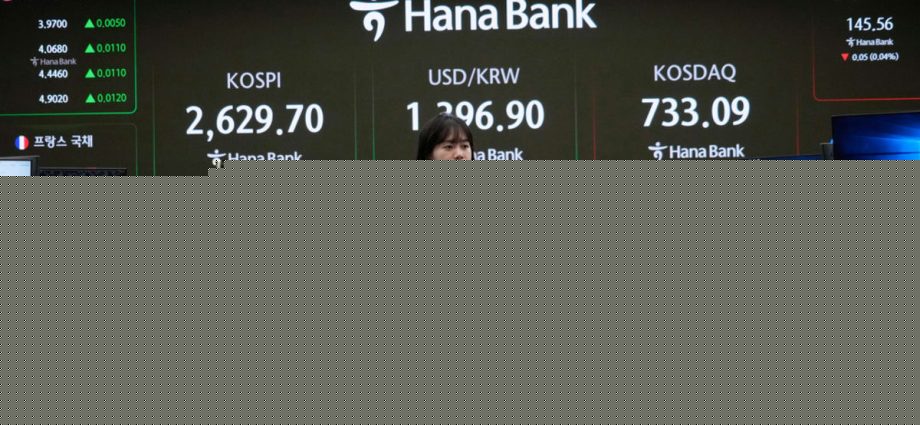 Asian markets stagger into weekend as trade rally runs out of legs