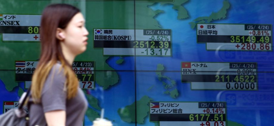 Asian stocks gain after China teases US tariff talks