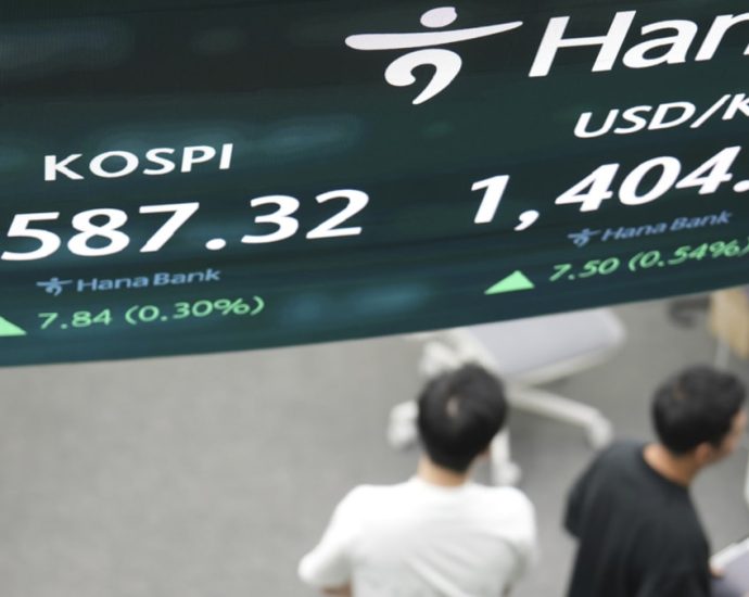 Asian stocks lifted by hopes for US-China talks after UK deal