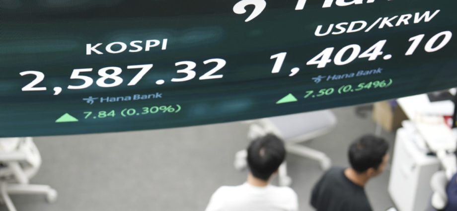 Asian stocks lifted by hopes for US-China talks after UK deal
