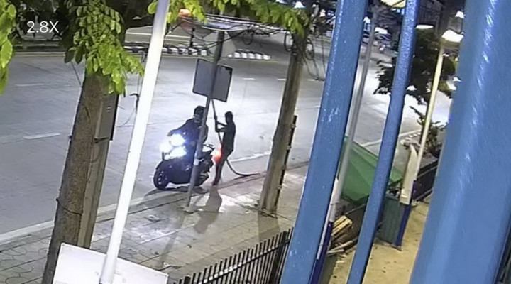 Bangkok cable thieves shocked in the act