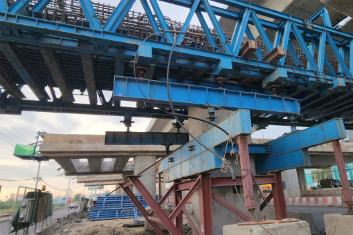Fallen steel cable damages vehicles on Rama II Road.