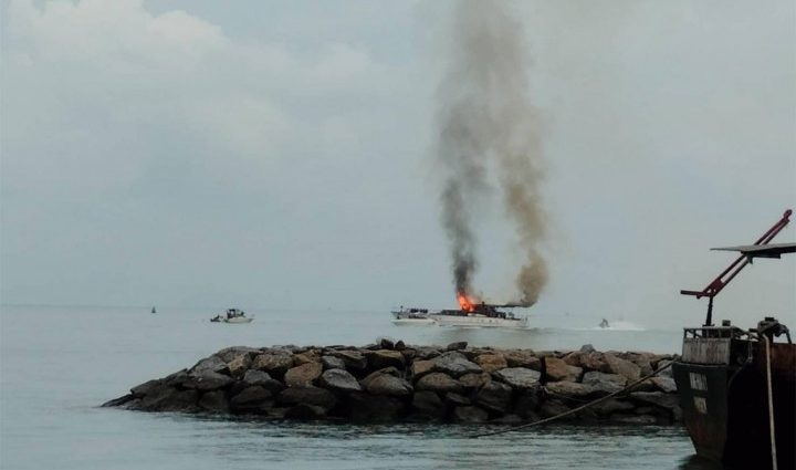 Fire guts yacht in Sattahip, no injuries