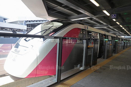 Free test rides on monorail extension to Lake Muang Thong Thani