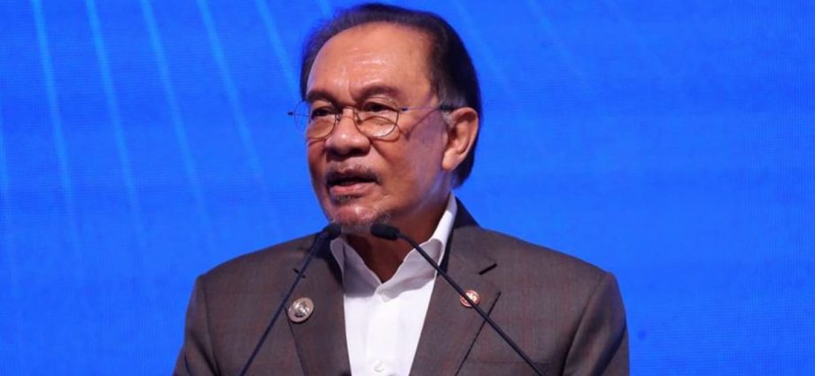 Malaysia PM sees possible reduction in US tariffs, but GDP growth likely to miss target