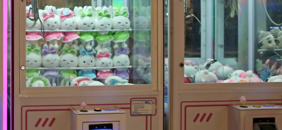 Police seize claw machines in Nakhon Si Thammarat over youth gambling fears