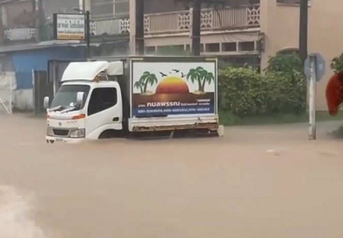 Rain pounds Phuket, flood warning