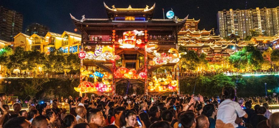 Stranded Chinese tourists turn to officials’ homes as hotels run out during May Day holiday rush