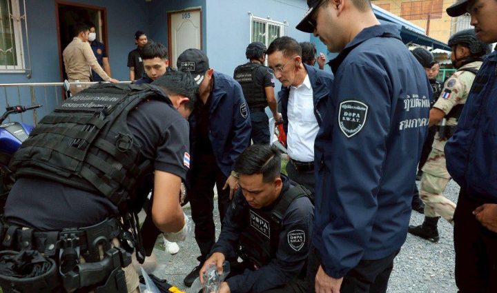 Two arrested in Bangkok for selling modified guns