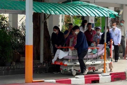 Two doctors face suspension in Thaksin hospital case