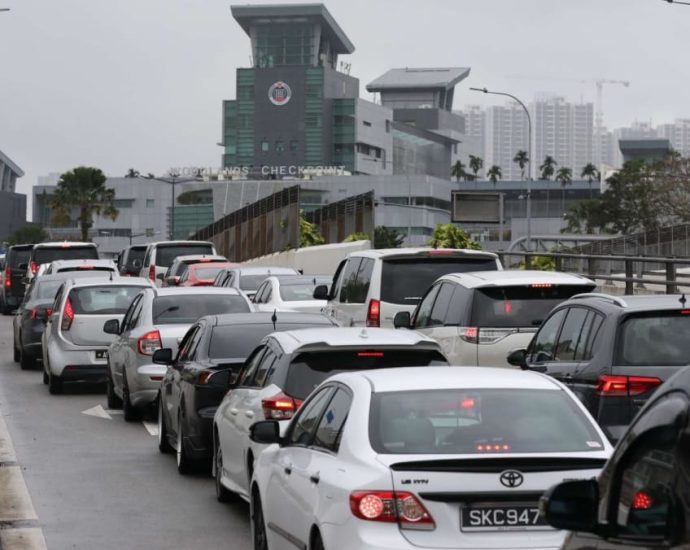 Very heavy traffic expected at land checkpoints during Vesak Day long weekend