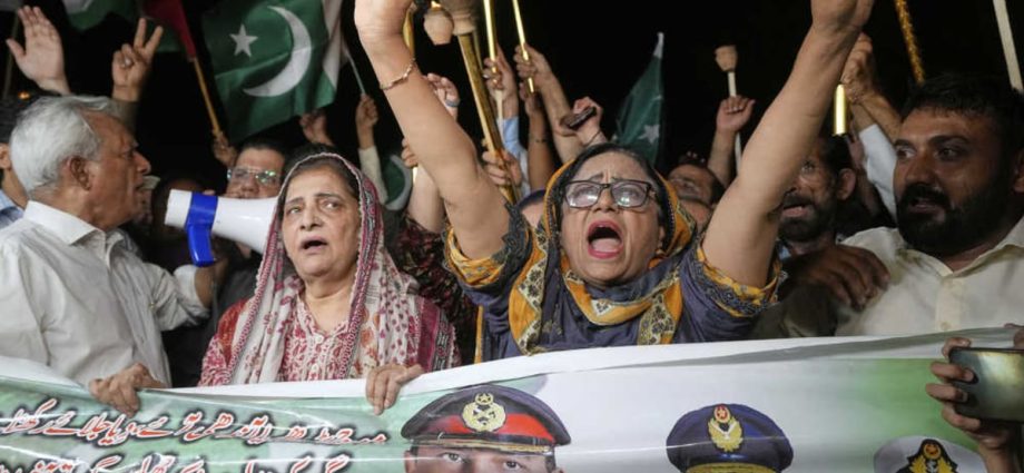 Violations reported after India and Pakistan agree to ceasefire