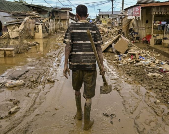 Hardships mount in Indonesia and Sri Lanka as flood tolls rise Hardships mount in Indonesia and Sri Lanka as flood tolls rise