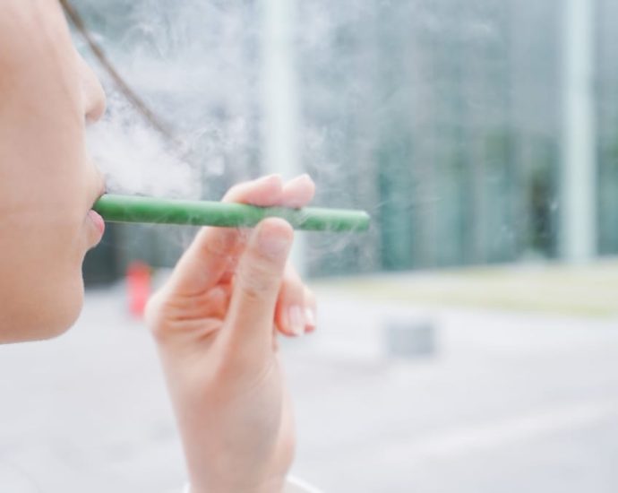 Myanmar teen first foreigner to lose Singapore long-term immigration pass for possessing Kpod Myanmar teen first foreigner to lose Singapore long-term immigration pass for possessing Kpod